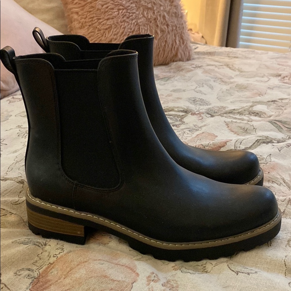 Black Chelsea Boots